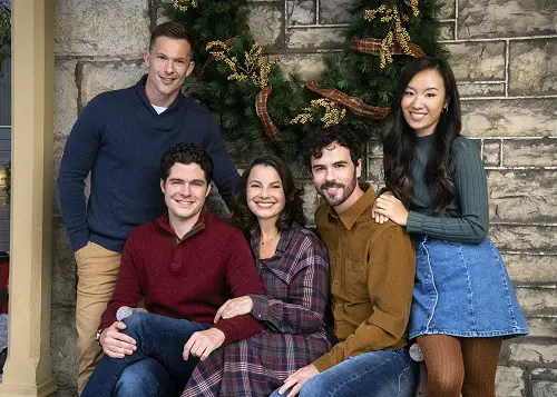 Entertaining and Wholesome Holiday Movies for 2020 3