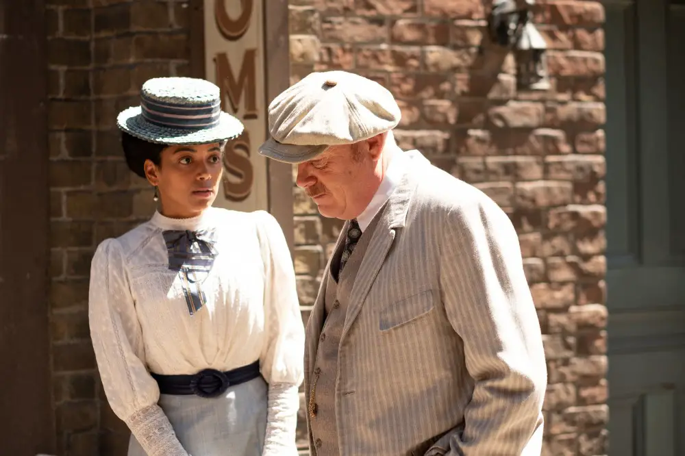 Murdoch Mysteries characters Nomi (black woman) and Brackenreid (older white man)