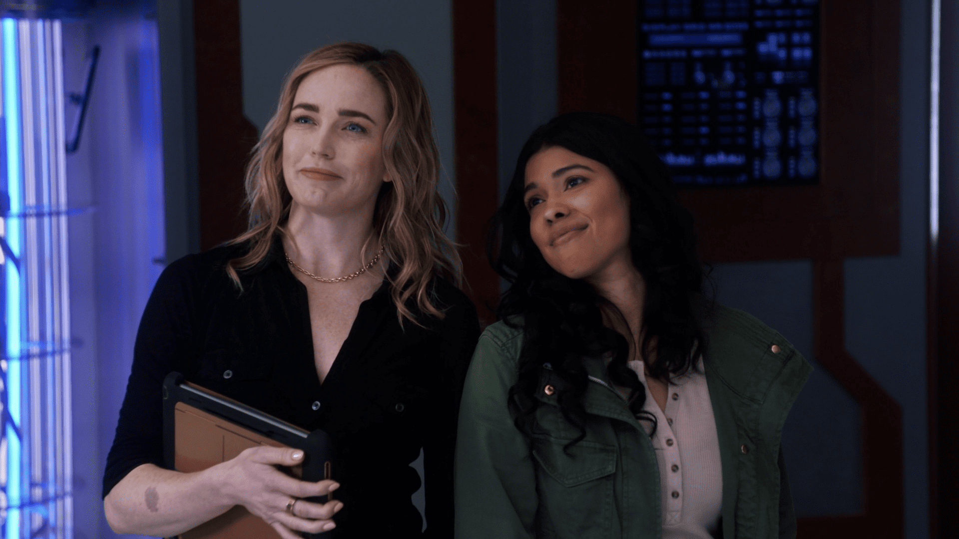 The Legends of Tomorrow Tackle Megomanaics, Inner Demons and Nasal Child Birth 1 Sara and Spooner