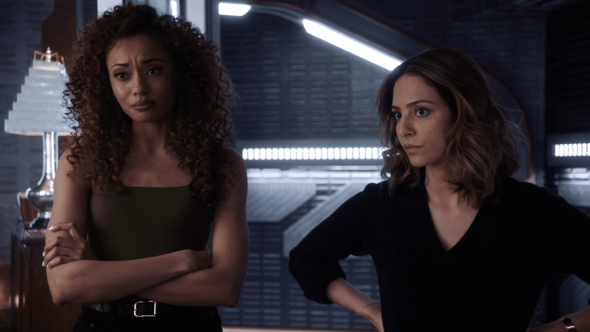 The Legends of Tomorrow Tackle Megomanaics, Inner Demons and Nasal Child Birth 2 Astra and Zari