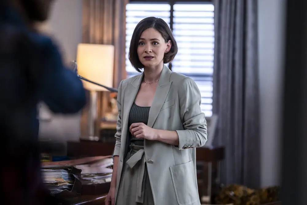New Amsterdam's Season 4 Premiere Gives Sharpwin Fans Everything They Want 4 NEW AMSTERDAM -- "More Joy" Episode 401 -- Pictured: Sandra Mae Frank as Dr. Elizabeth Wilder -- (Photo by: Zach Dilgard/NBC)