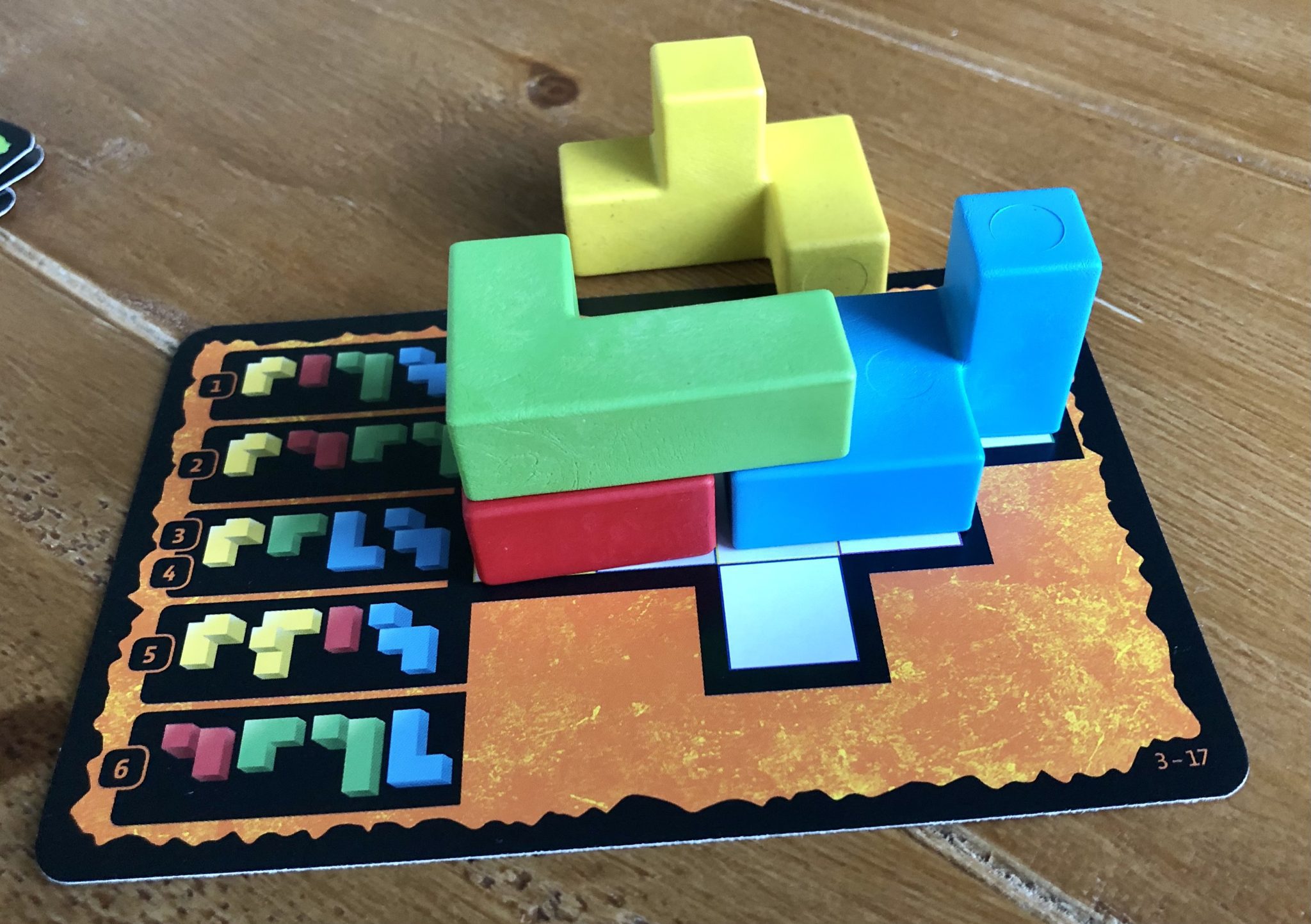 Ubongo 3D orange level puzzle card