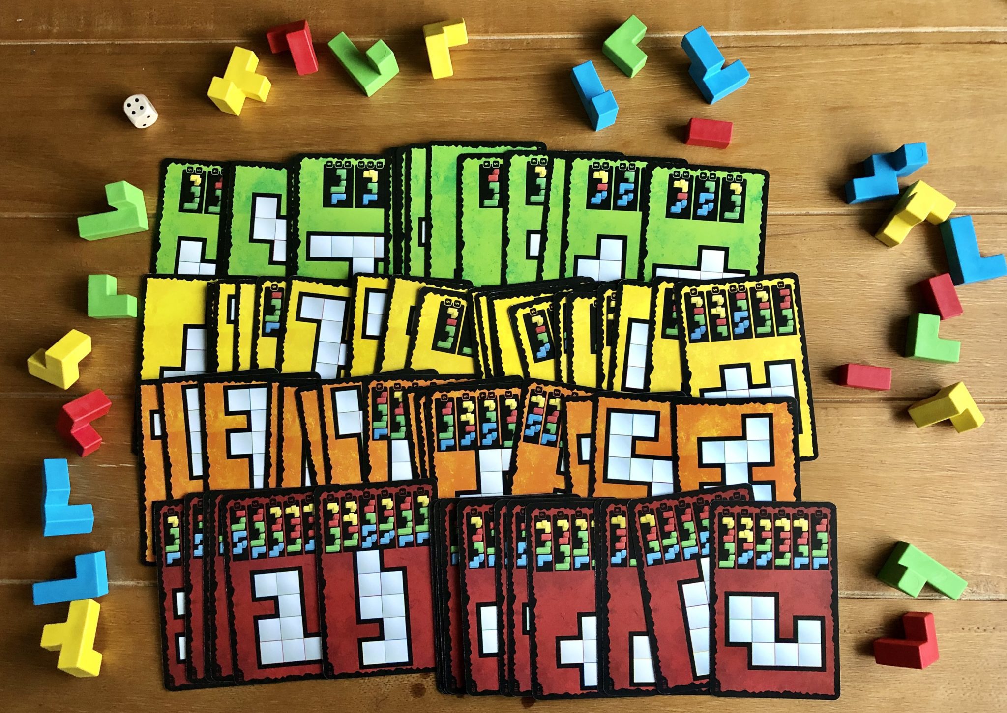 Ubongo 3D puzzle cards and puzzle pieces
