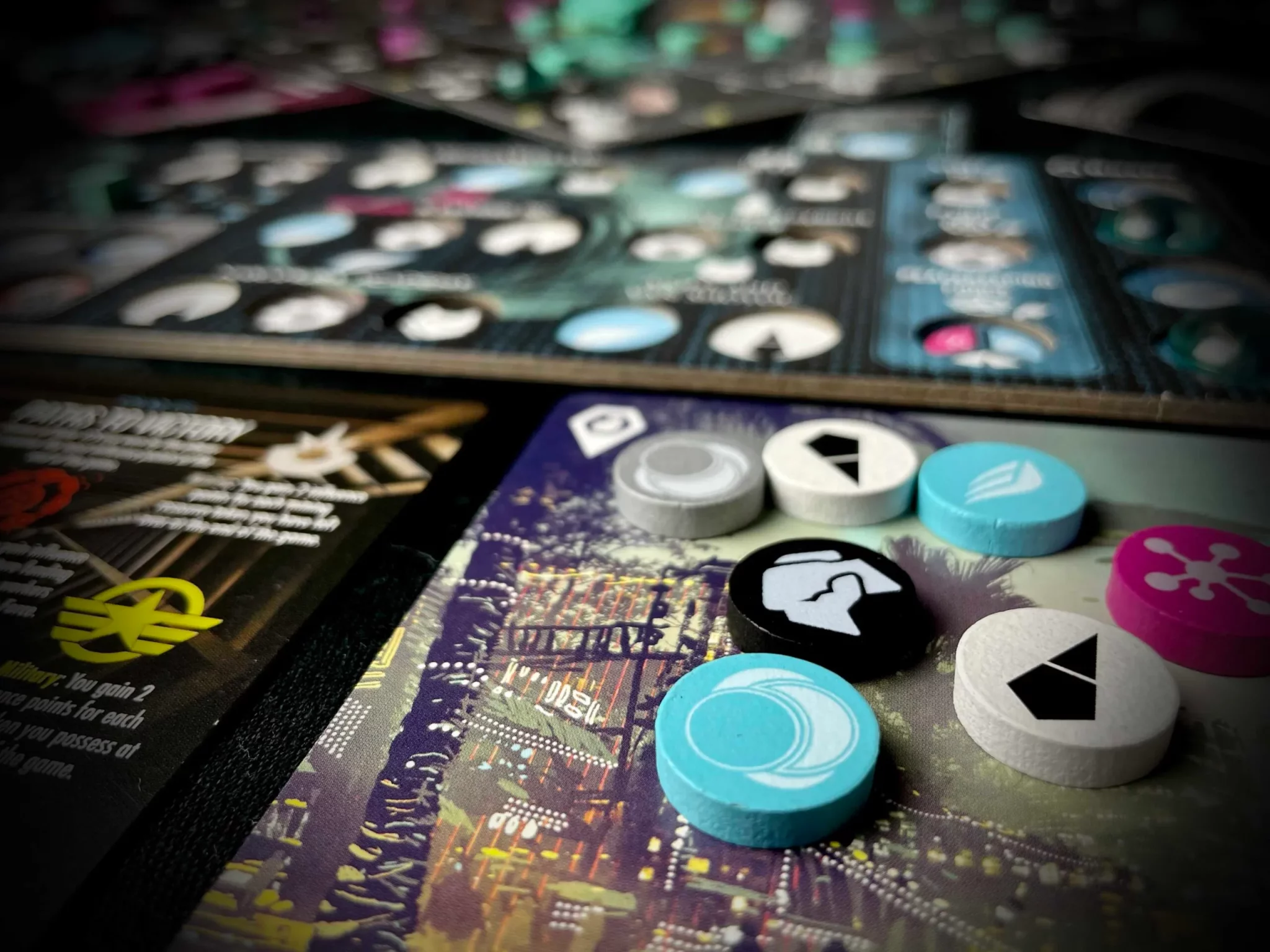 Solar 175 Is Heating It Up On Kickstarter, But Is It The Future Of Board Games? 7 Solar 175 tokens or workers