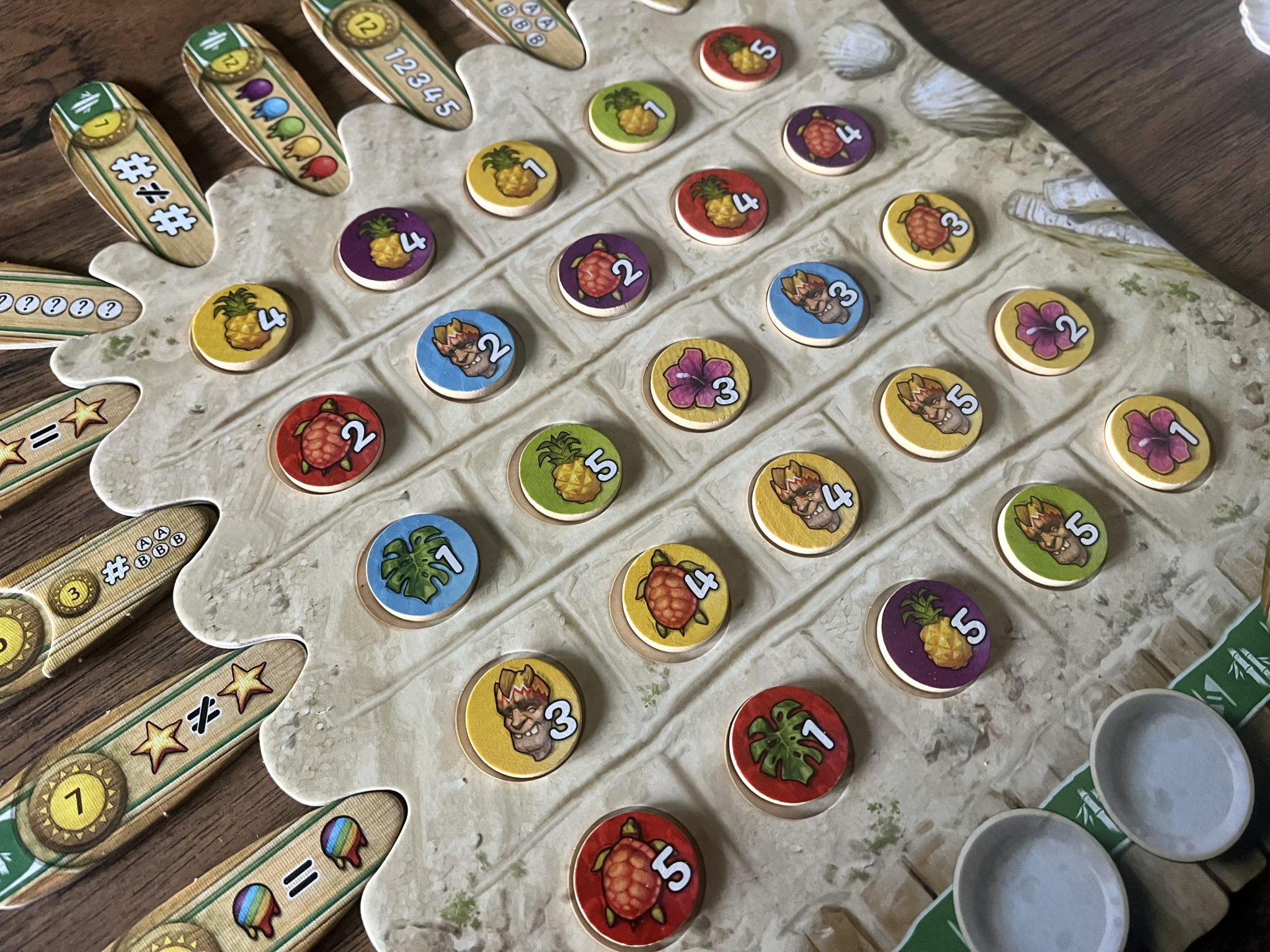 Use Seashells And Surfboards To Complete Patterns In 'Fyfe' 9 Fyfe final player board