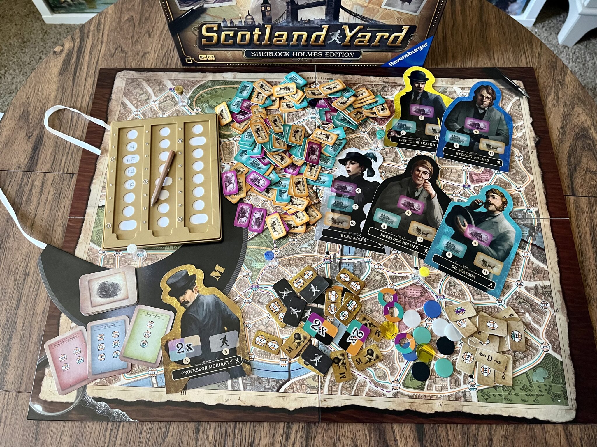 Scotland Yard: Sherlock Holmes Edition components